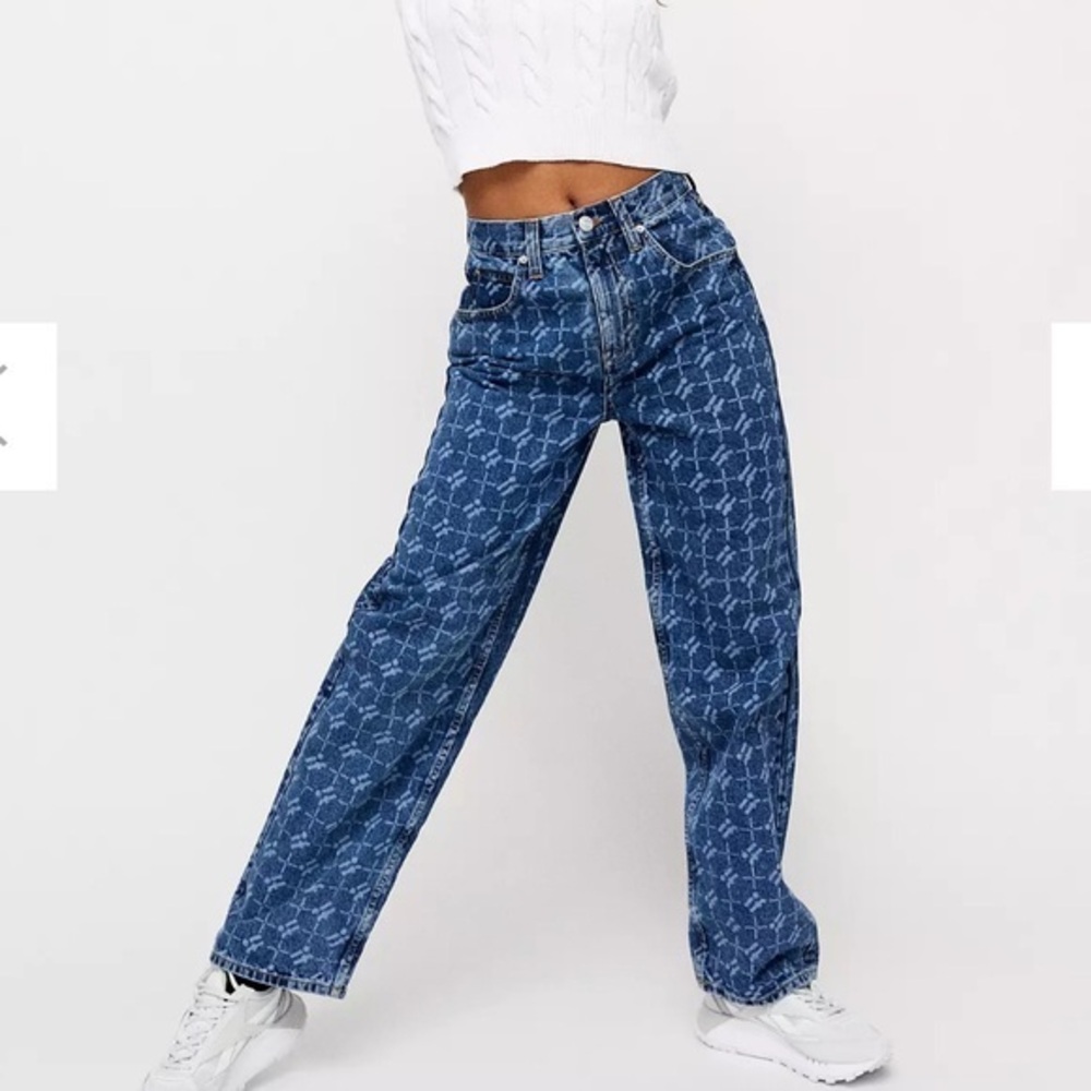 Urban Outfitters BDG High Rise Modern Boyfriend Blue Monogram Jeans Size 27